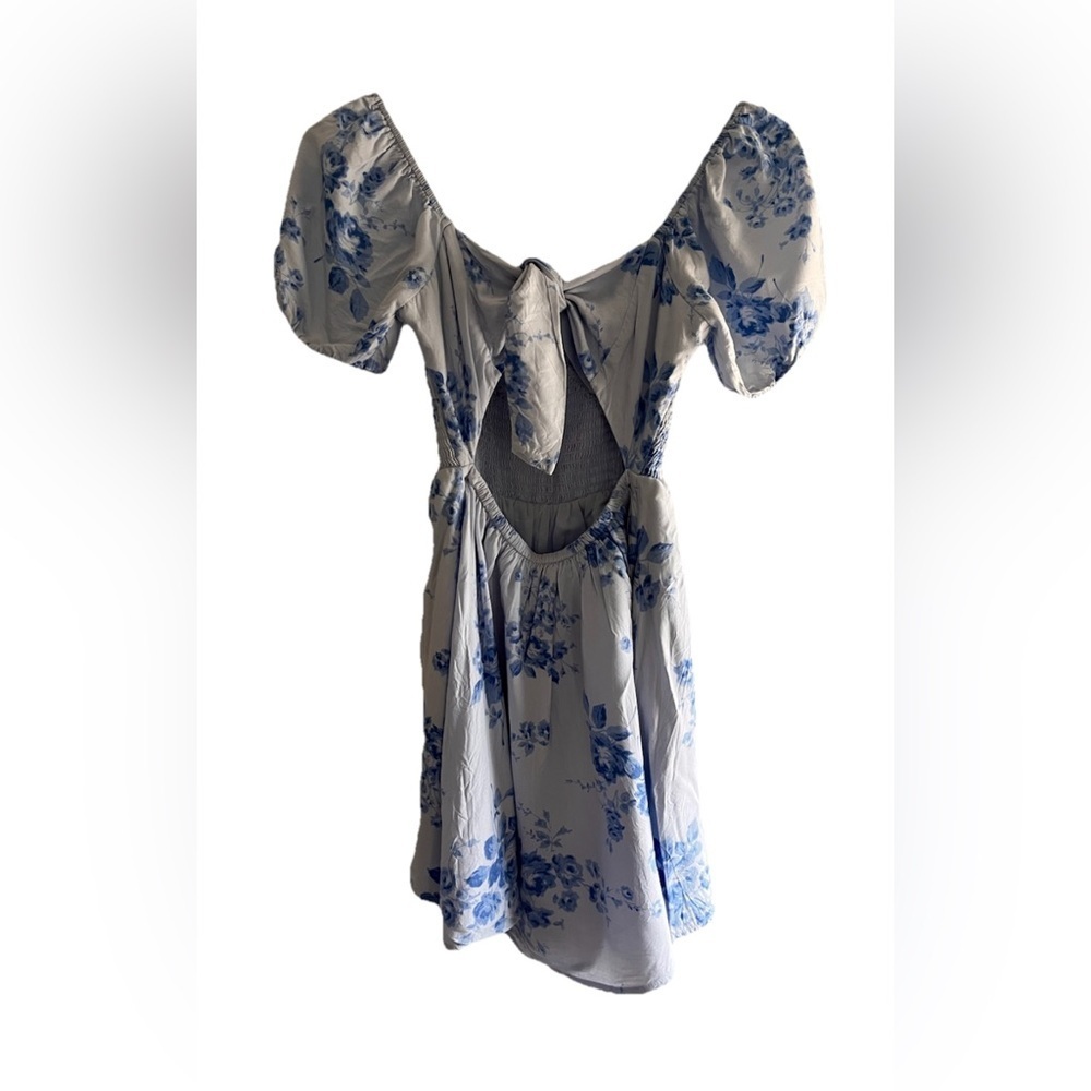 Hollister Dress Small Blue White Floral W/shorts Pockets Tie Back Summer Sun - Picture 2 of 5